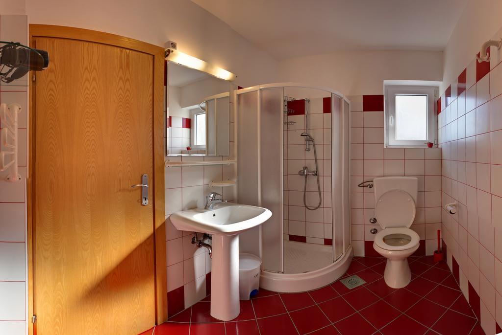 Vis A Vis Apartments Baska  Bagian luar foto