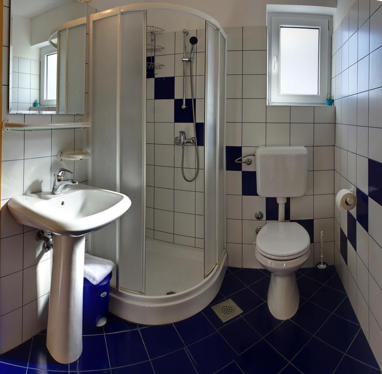 Vis A Vis Apartments Baska  Bagian luar foto