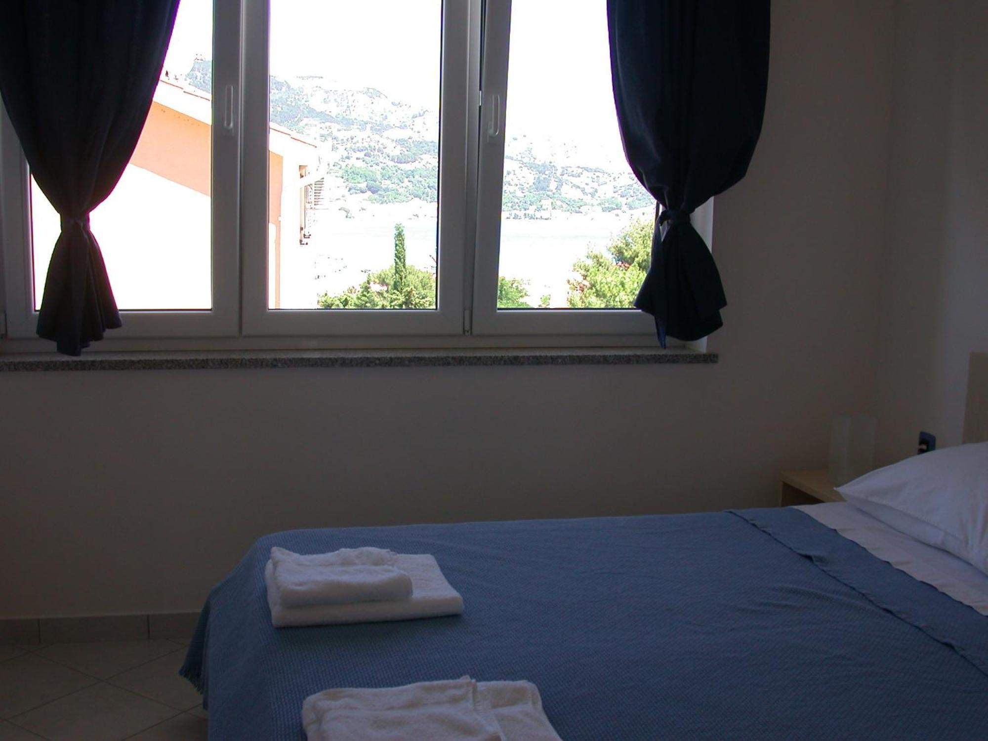 Vis A Vis Apartments Baska  Bagian luar foto